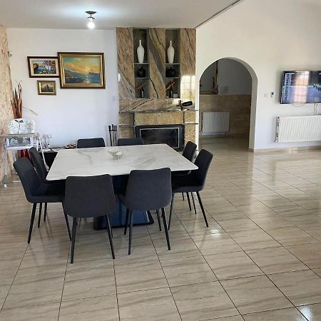 Villa Ocean Stones 1Km From Main Coral Bay Beach Peyia Esterno foto