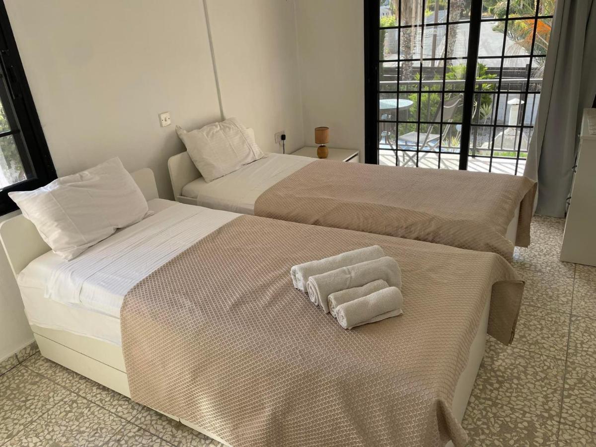 Villa Ocean Stones 1Km From Main Coral Bay Beach Peyia Esterno foto