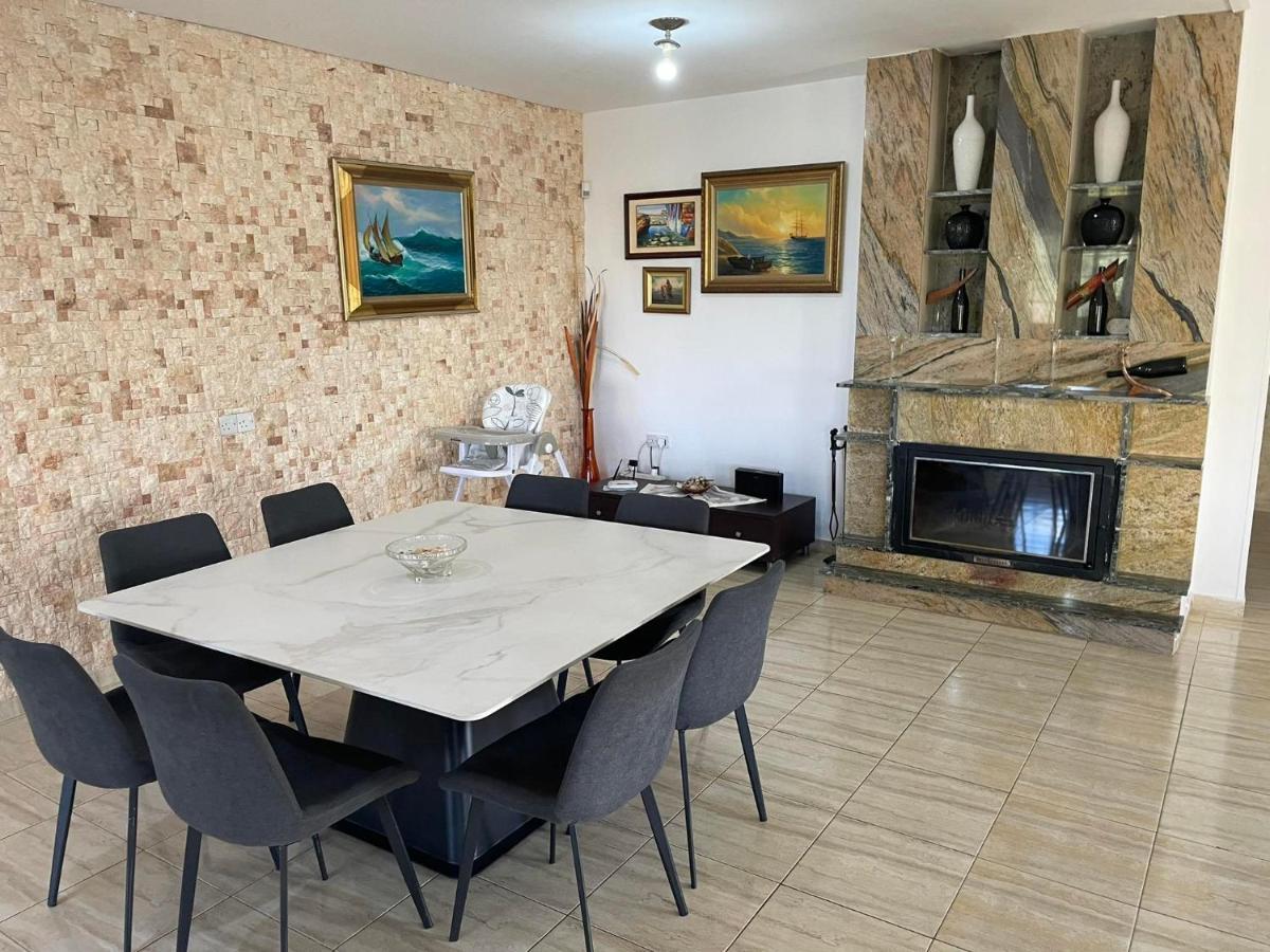 Villa Ocean Stones 1Km From Main Coral Bay Beach Peyia Esterno foto