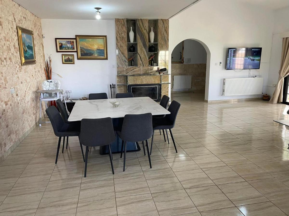 Villa Ocean Stones 1Km From Main Coral Bay Beach Peyia Esterno foto